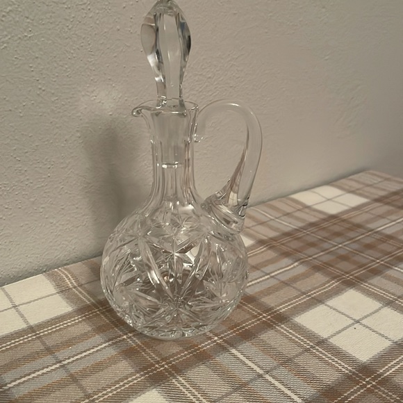 Cruet Cut Glass Crystal Oil or Vinegar Decanter with Stopper - Picture 9 of 9